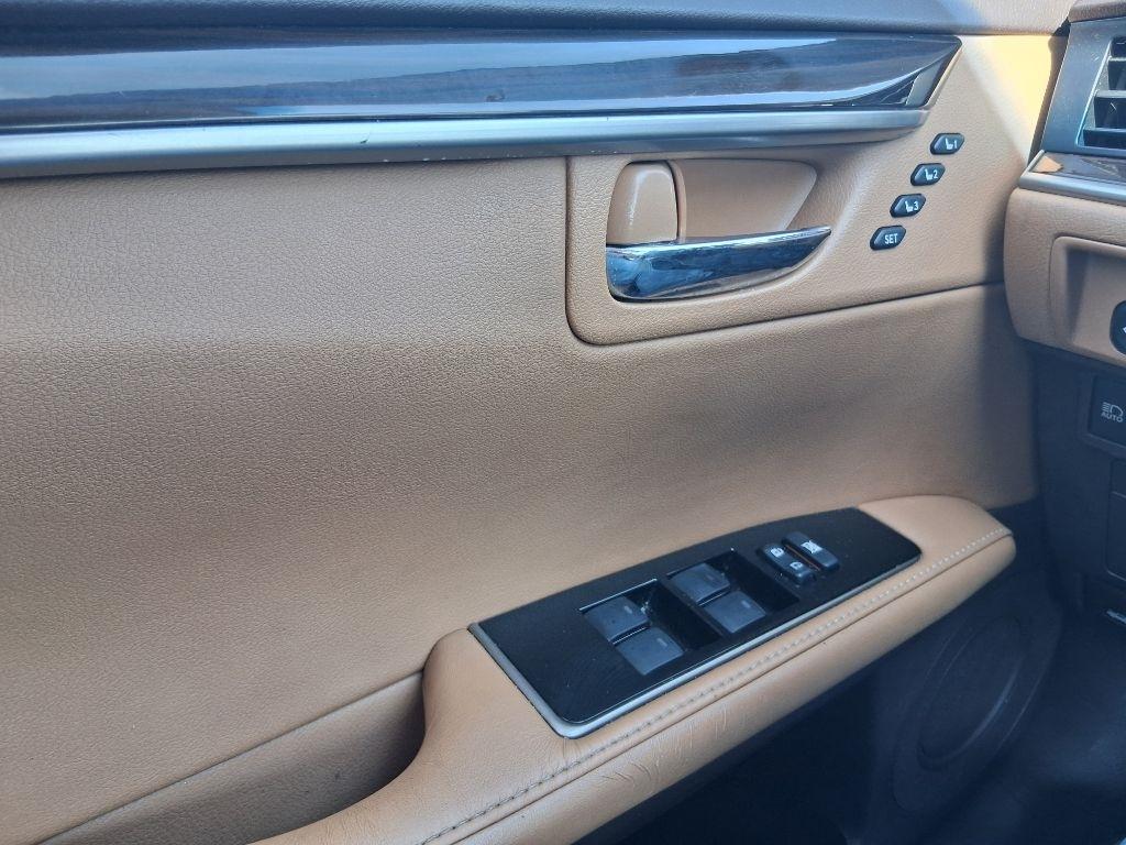 Lexus ES 350  2016