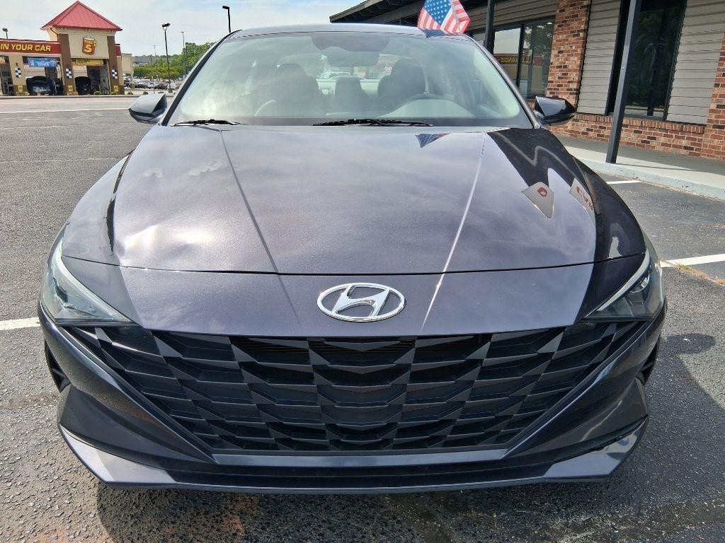 Hyundai Elantra  2022