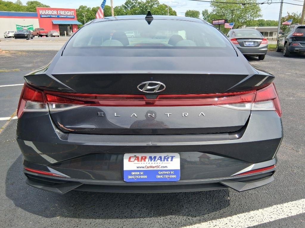 Hyundai Elantra  2022