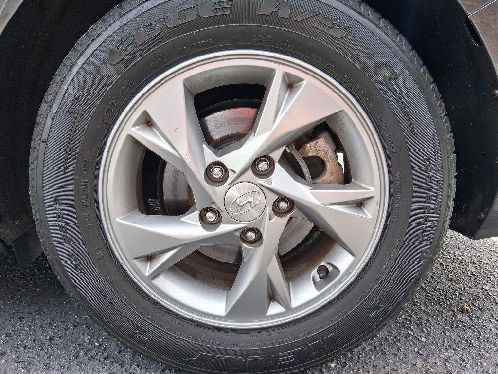 Hyundai Elantra  2022