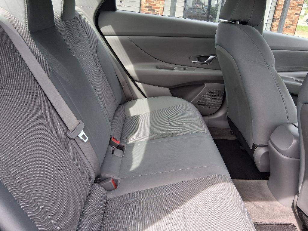 Hyundai Elantra  2022