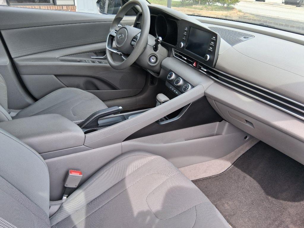 Hyundai Elantra  2022