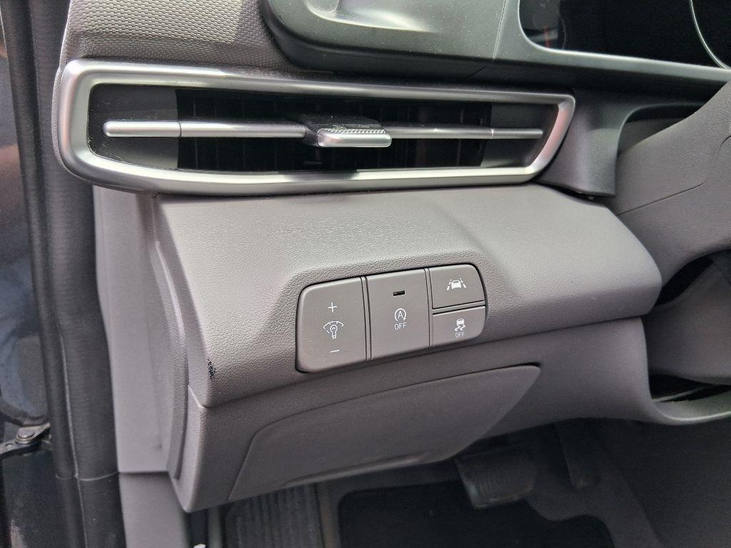 Hyundai Elantra  2022