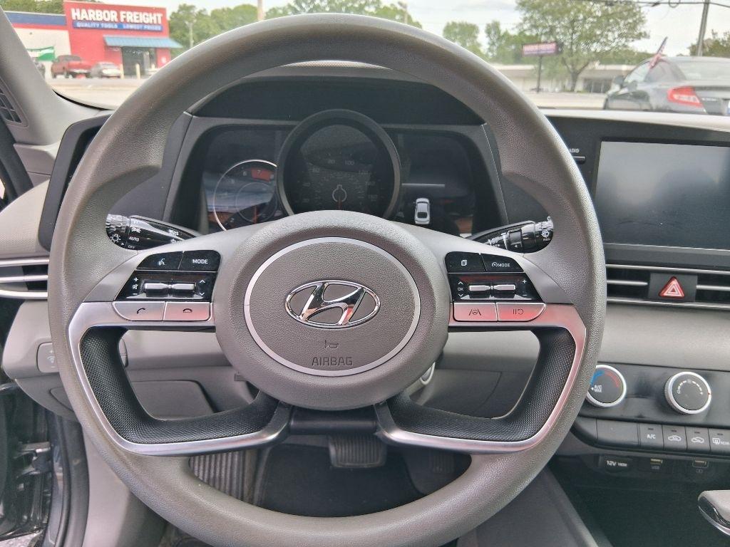 Hyundai Elantra  2022