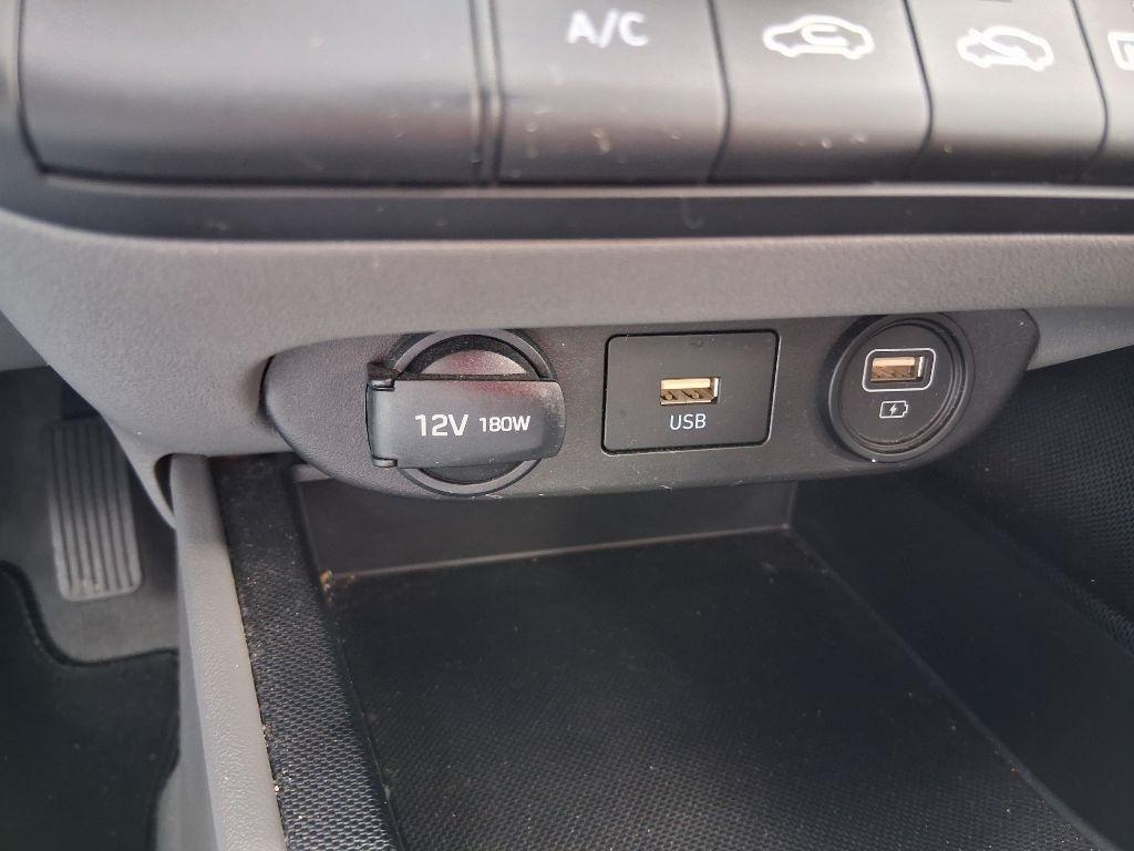 Hyundai Elantra  2022