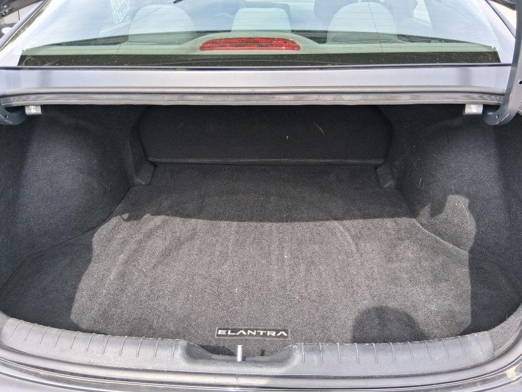 Hyundai Elantra  2022