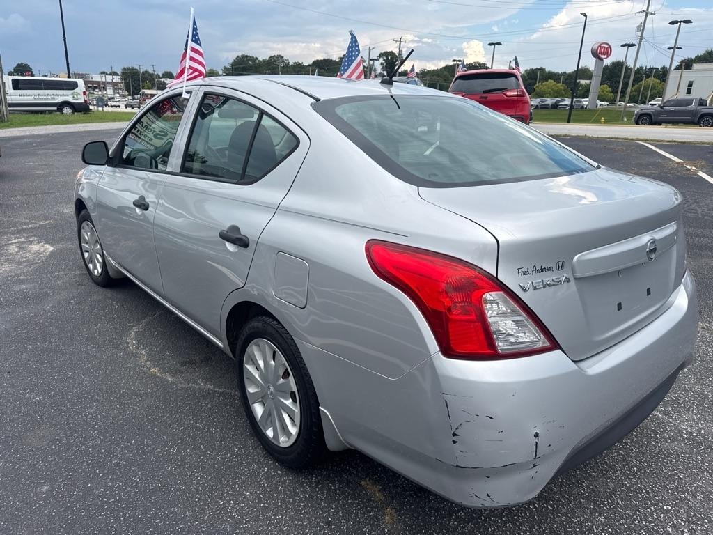Nissan Versa  2015