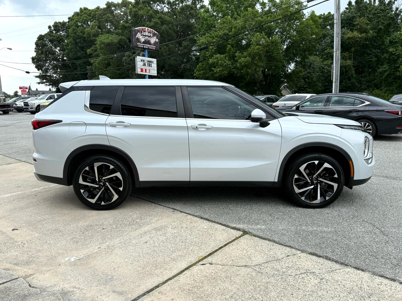Mitsubishi Outlander SE 2WD 2022