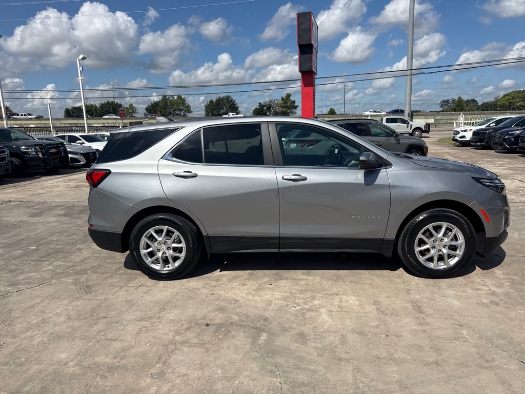 2024 Chevrolet Equinox LT photo 3