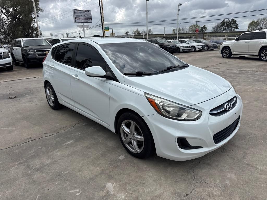 2016 Hyundai Accent SE 5-Door 6A