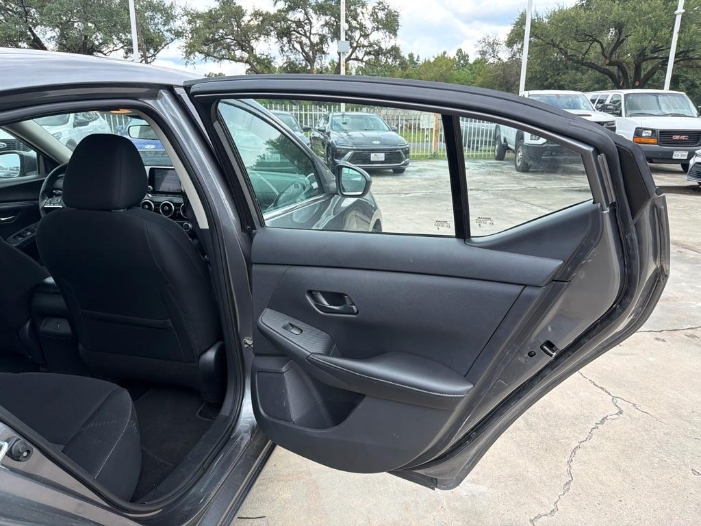 Nissan Sentra photo 17