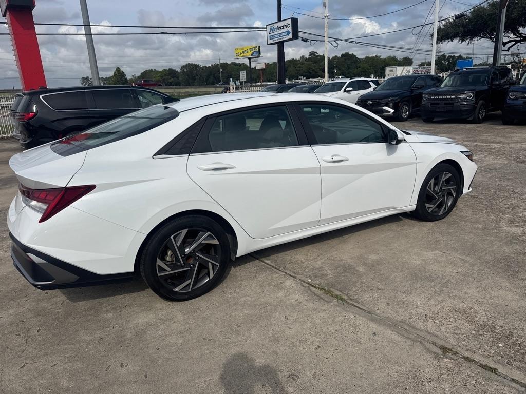 Hyundai Elantra photo 5