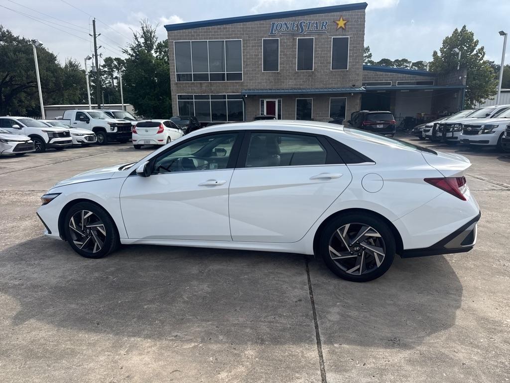 Hyundai Elantra photo 8