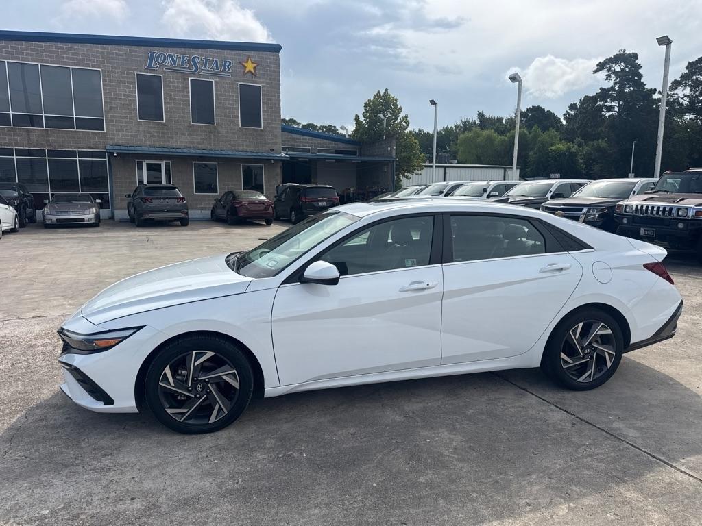 Hyundai Elantra photo 9