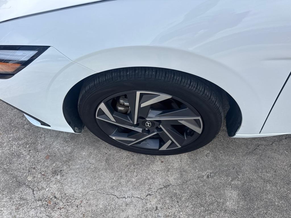 Hyundai Elantra photo 10