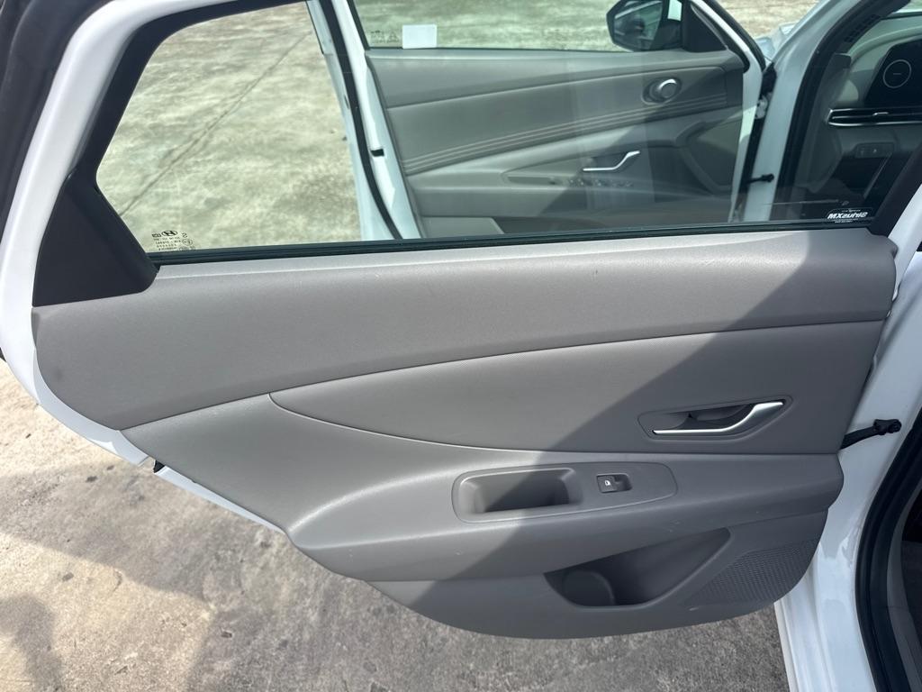 Hyundai Elantra photo 15