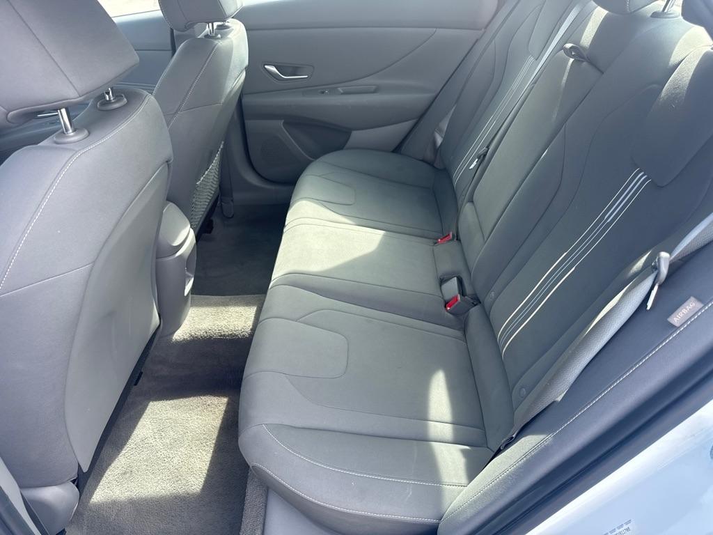 Hyundai Elantra photo 16