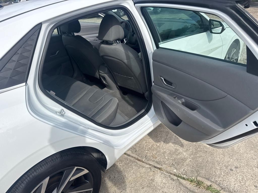 Hyundai Elantra photo 17