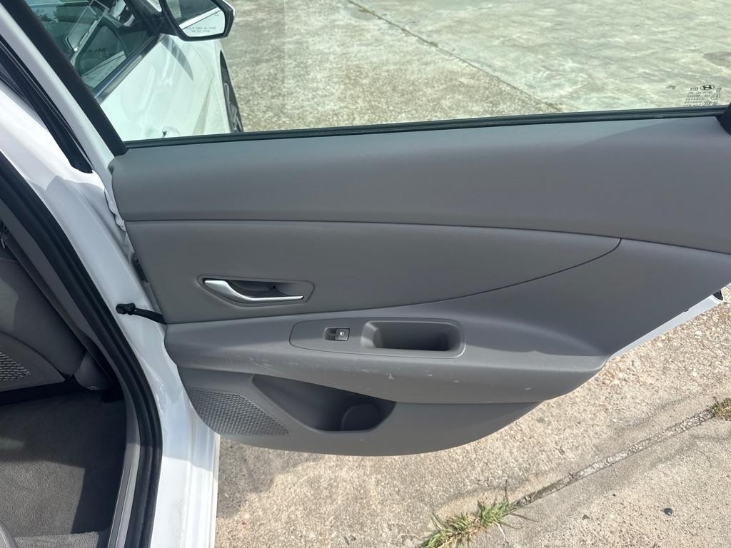 Hyundai Elantra photo 18