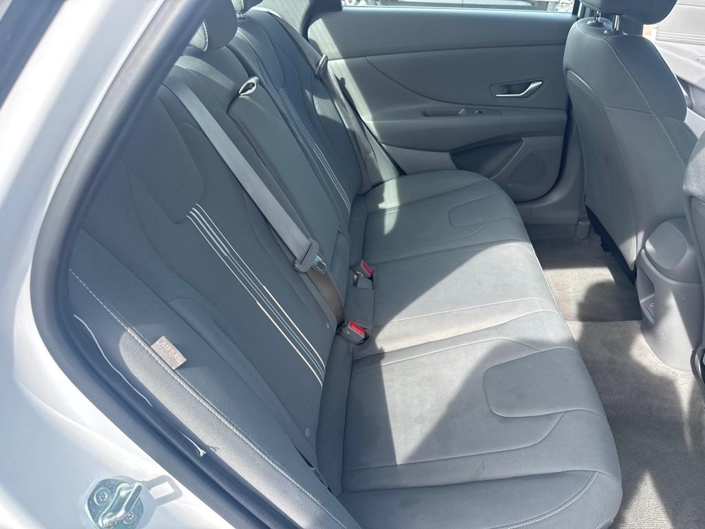 Hyundai Elantra photo 19