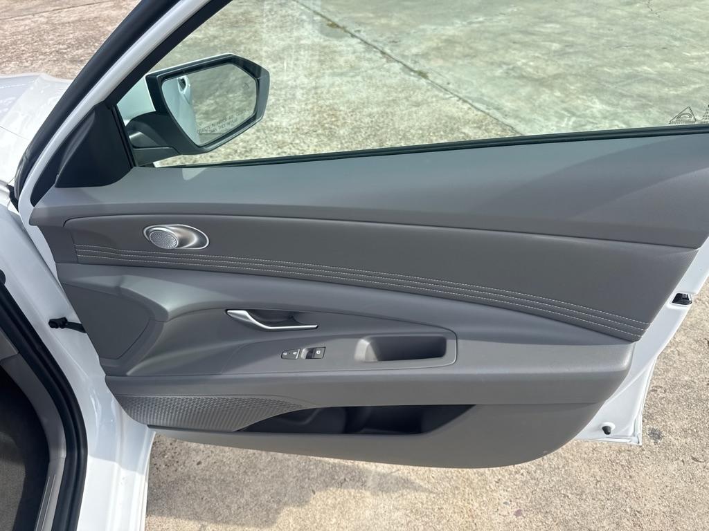 Hyundai Elantra photo 21