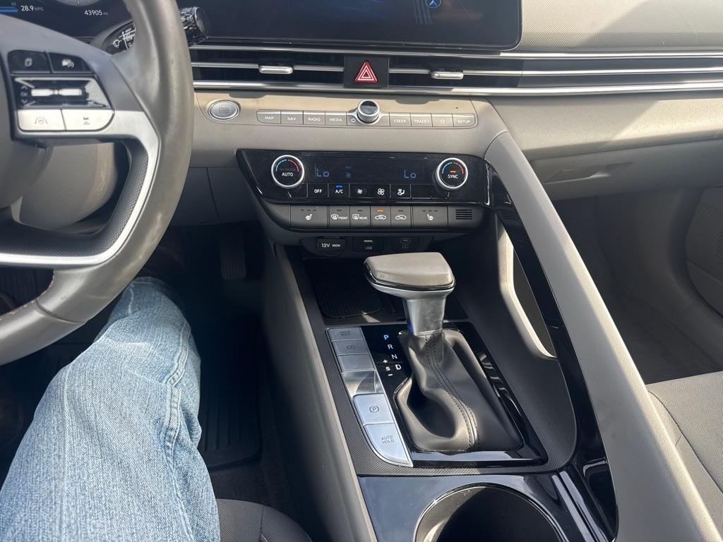 Hyundai Elantra photo 27