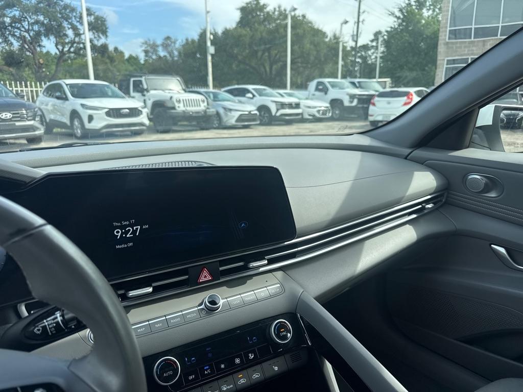 Hyundai Elantra photo 28