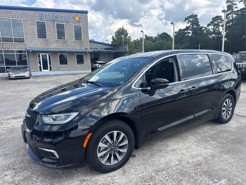 Chrysler Pacifica photo 2