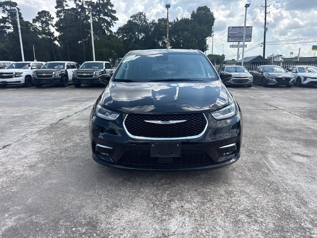 Chrysler Pacifica photo 3