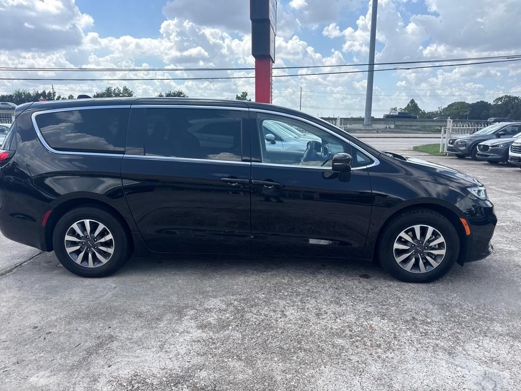 Chrysler Pacifica photo 5