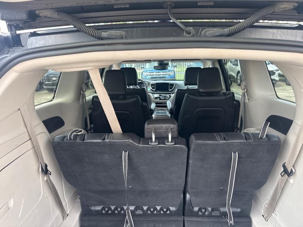 Chrysler Pacifica photo 18