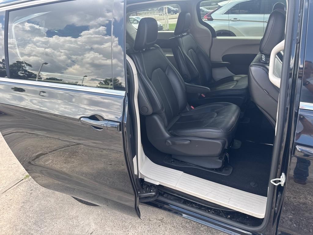 Chrysler Pacifica photo 19