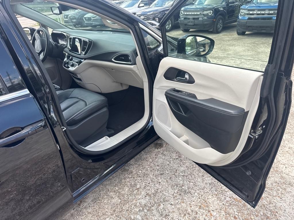 Chrysler Pacifica photo 22