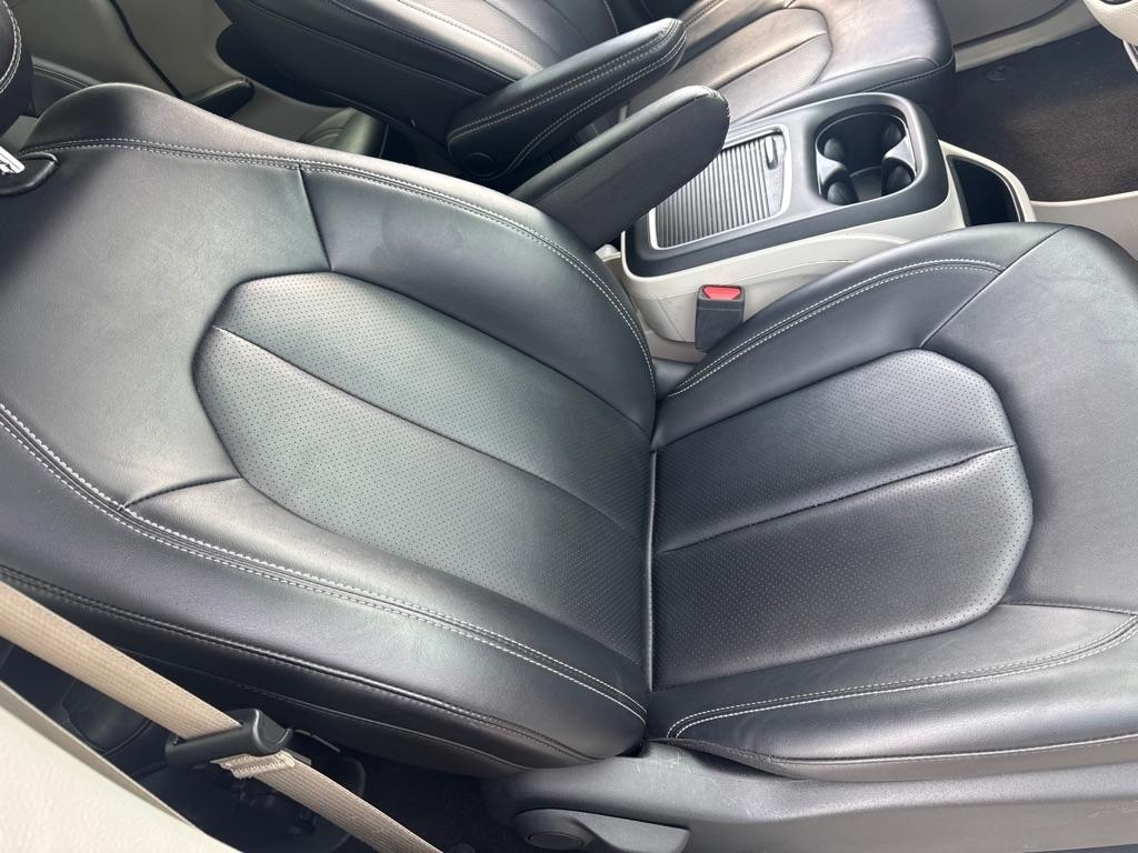 Chrysler Pacifica photo 24
