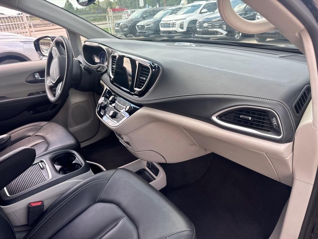 Chrysler Pacifica photo 25