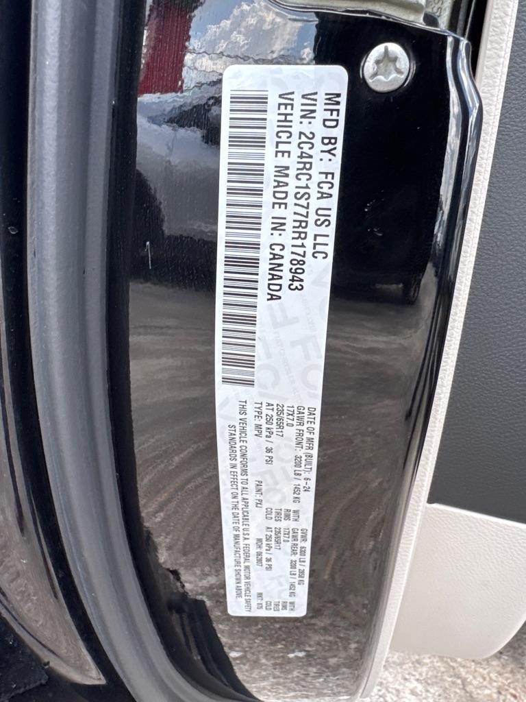 Chrysler Pacifica photo 26