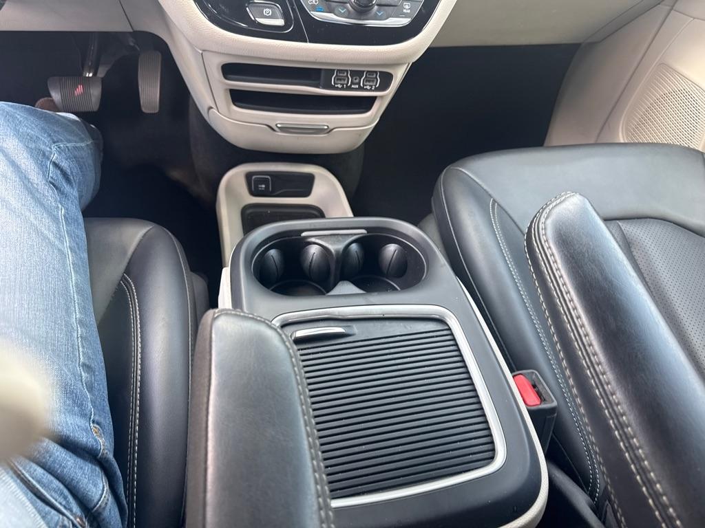 Chrysler Pacifica photo 29