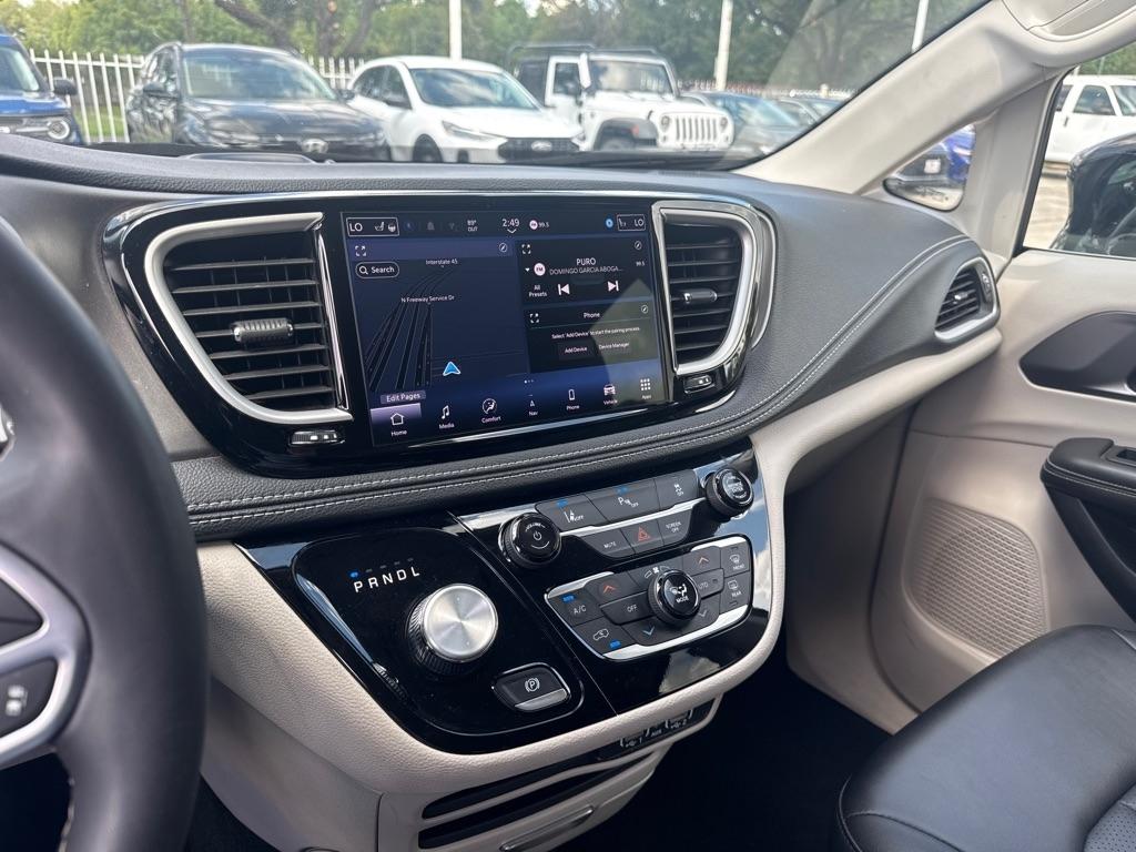 Chrysler Pacifica photo 31