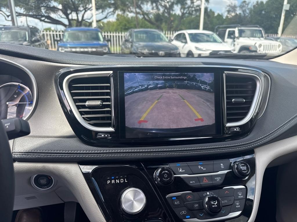 Chrysler Pacifica photo 34