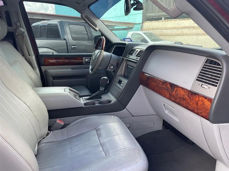 Lincoln Navigator Luxury 4WD 2004