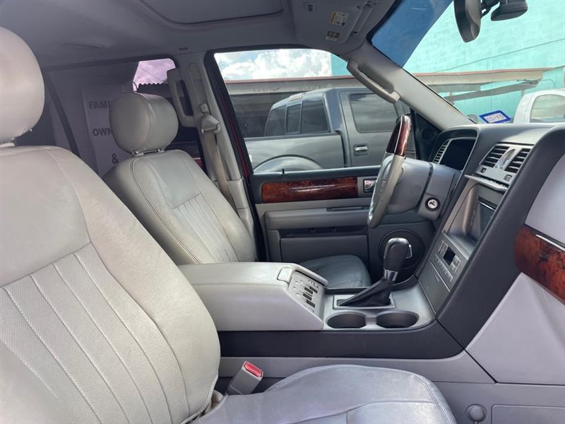 Lincoln Navigator Luxury 4WD 2004