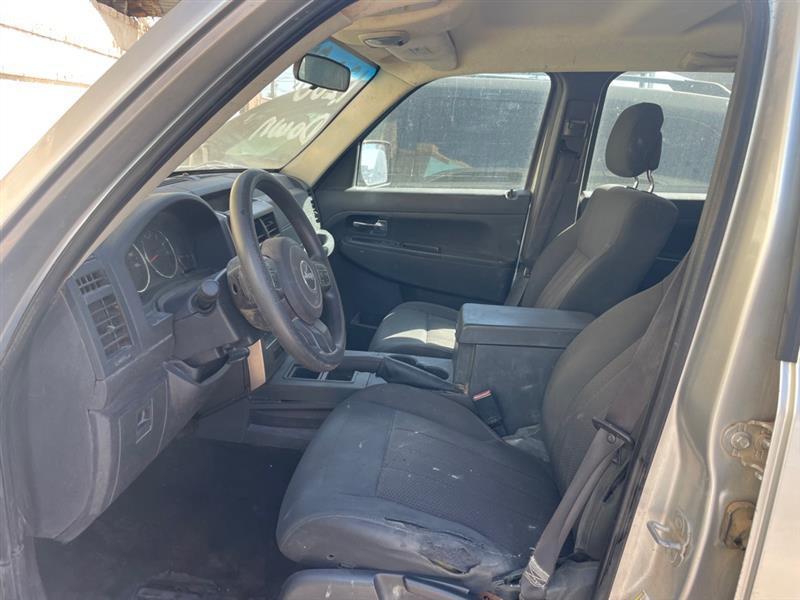 Jeep Liberty Sport 2WD 2012