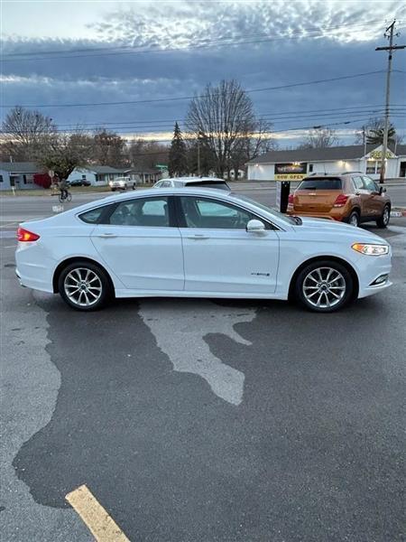 Ford Fusion Hybrid SE 2017