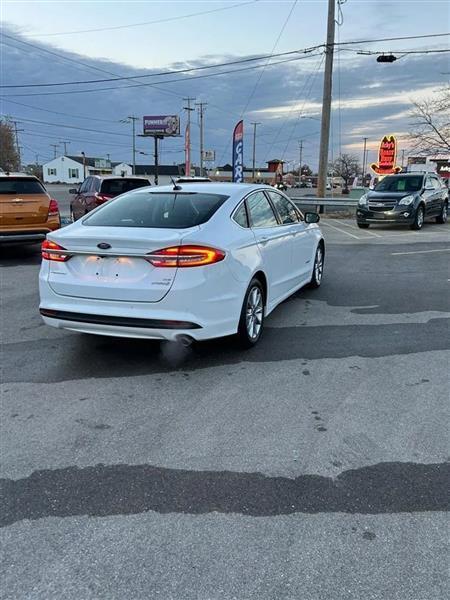 Ford Fusion Hybrid SE 2017