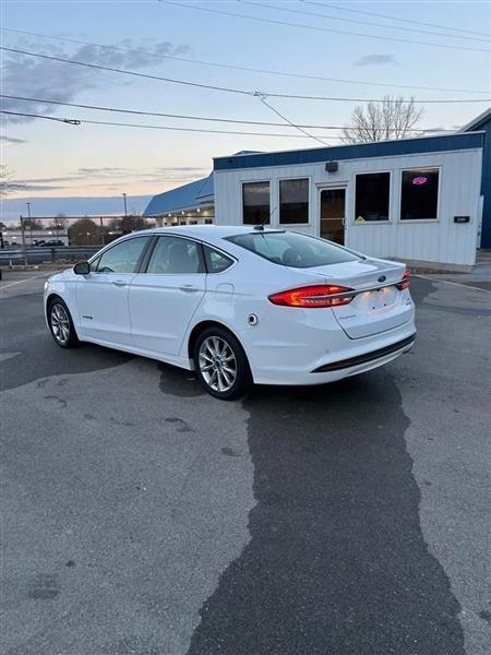Ford Fusion Hybrid SE 2017