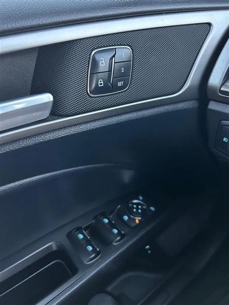 Ford Fusion Hybrid SE 2017