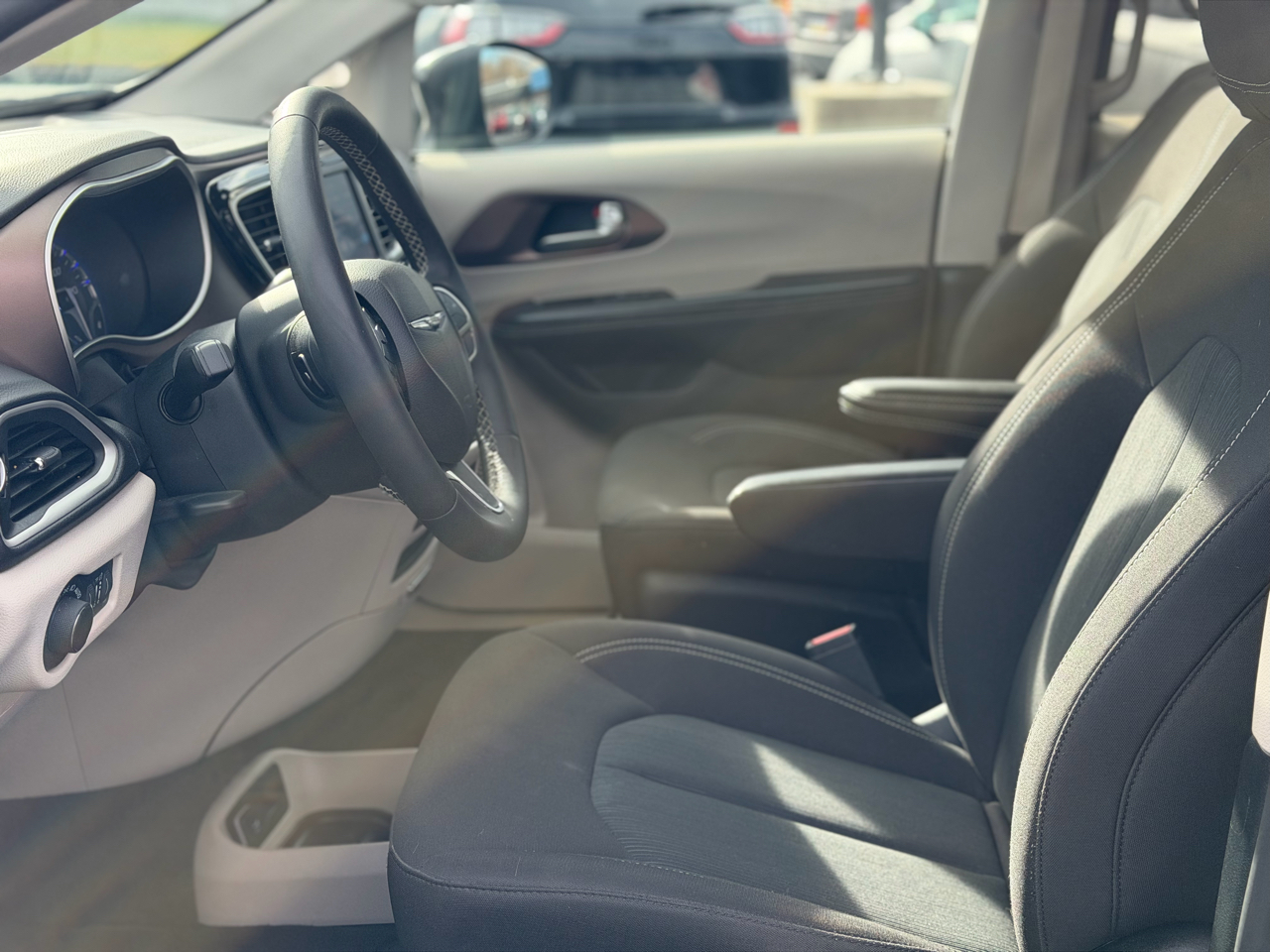 Chrysler Voyager  2024