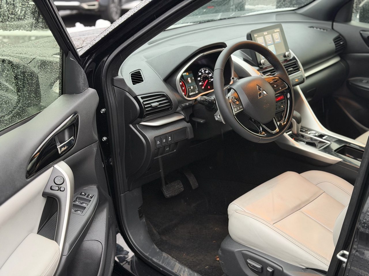 Mitsubishi Eclipse Cross  2024