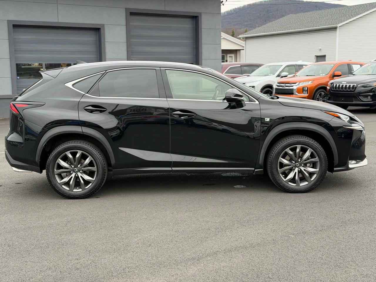 Lexus NX 200t  2017