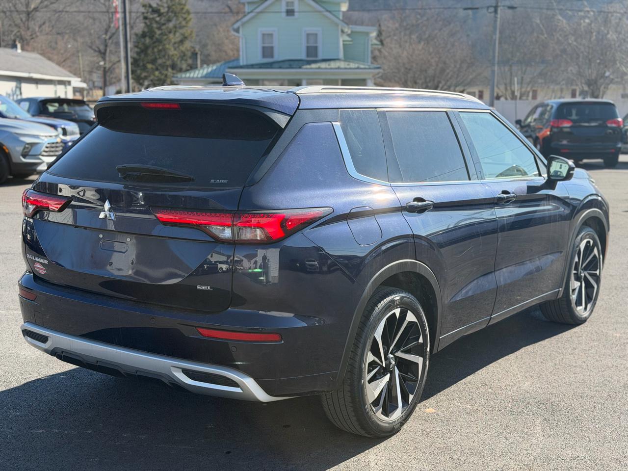 Mitsubishi Outlander  2022